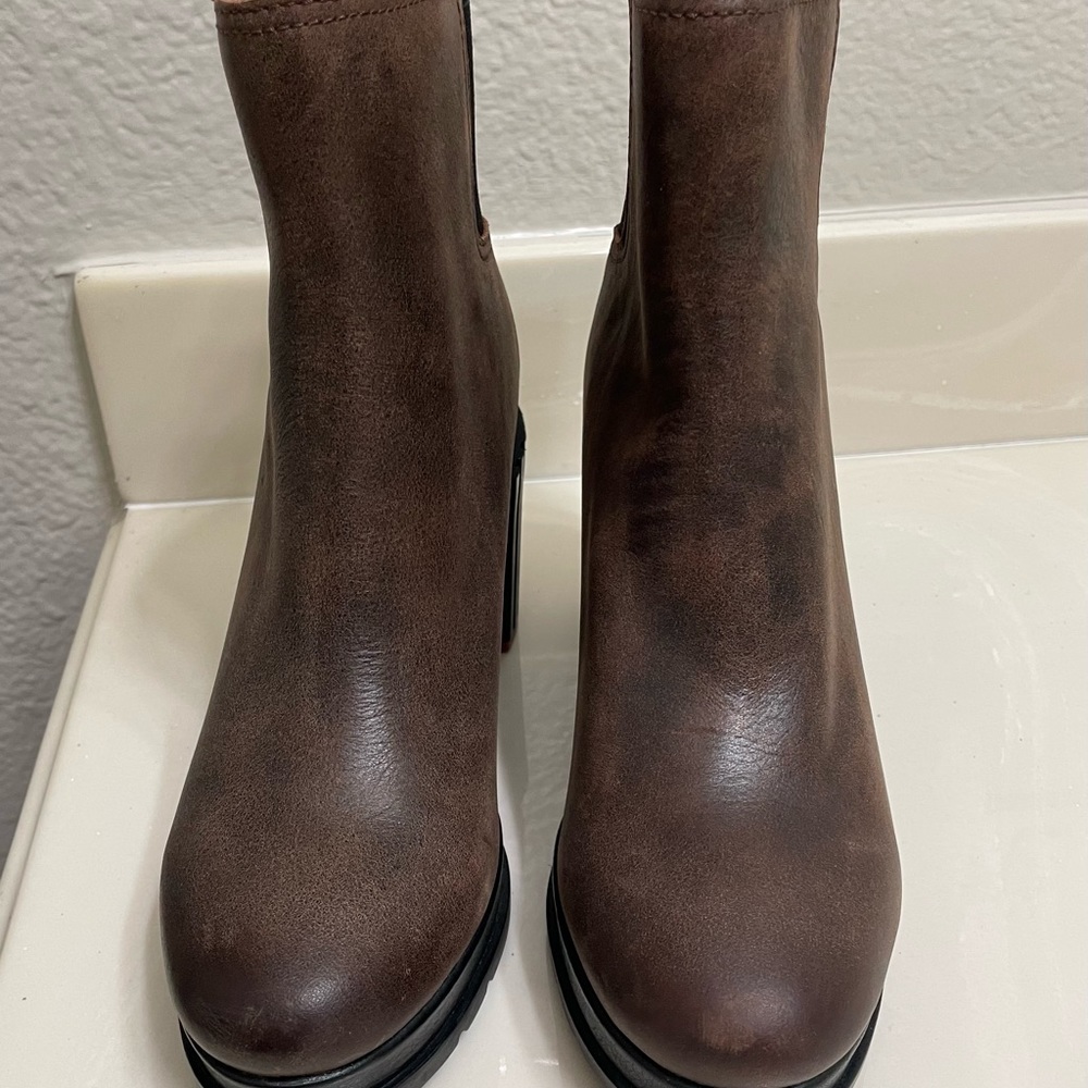 Sorel Block-Heel Waterproof Leather Chelsea Boots SZ 7.5